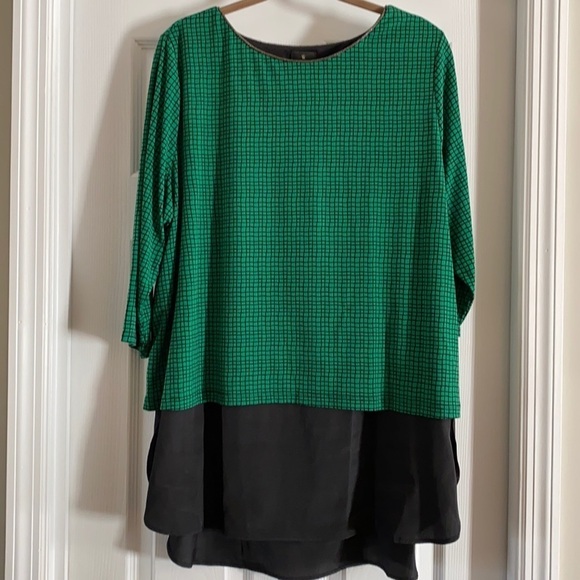 Worthington top with chain detail at neck and silky bottom - Picture 1 of 3